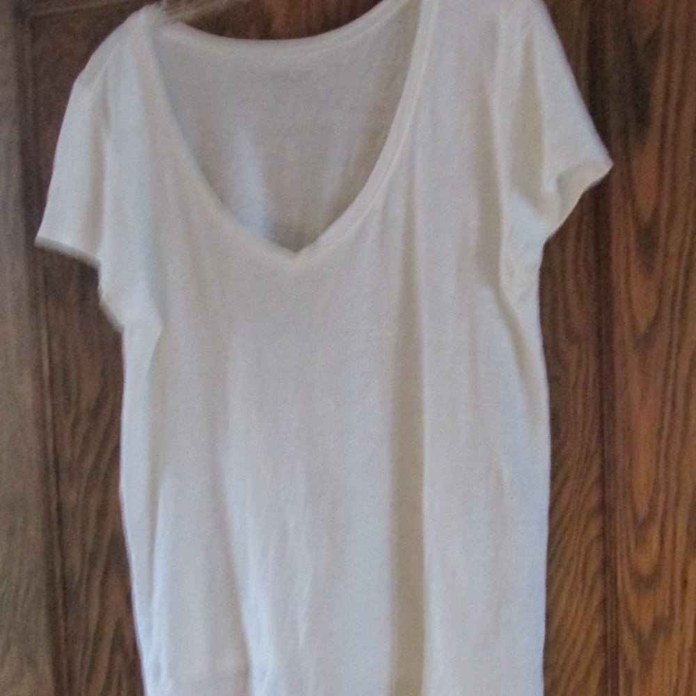 Eileen Fisher 100% linen white v-neck t-shirt  top size M
